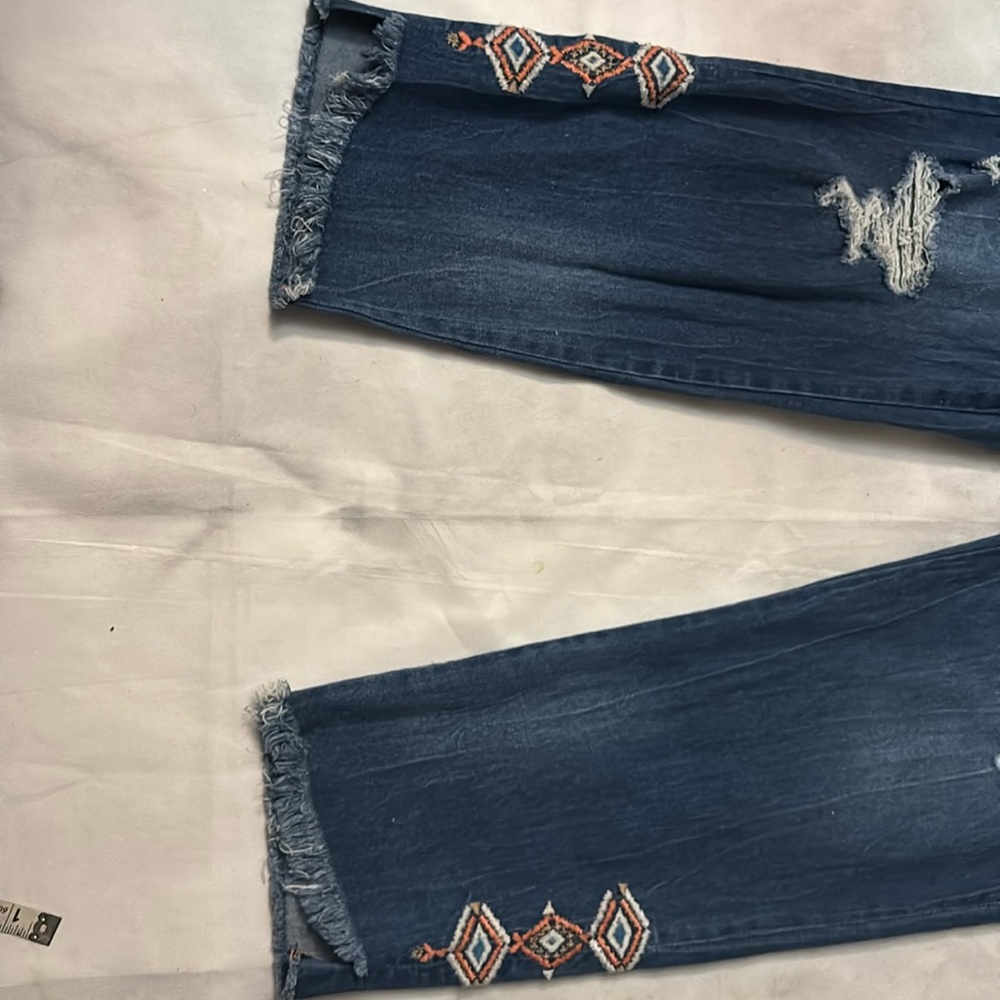Signature Studio E Embroidered Shark Bite Hem Jeans 16 Boho Festival Hippie - Picture 8 of 11